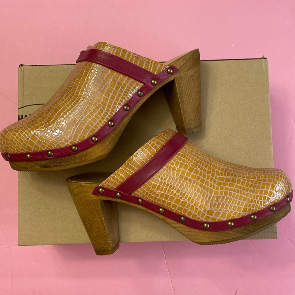 Like new Sanita Crocodile Patent Leather Slip On Platform heeled Clogs mules 39